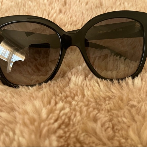 Gucci Black Oversized Square Sunglasses - Picture 2 of 11